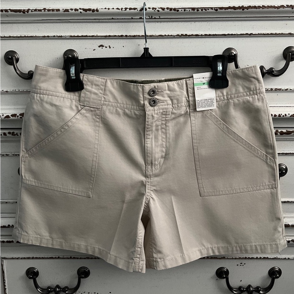 Tommy Hilfiger shorts size 8P light beige